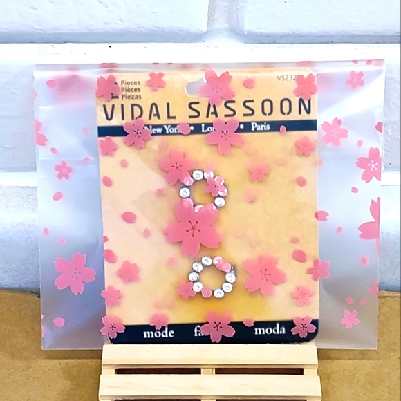 VIDAL SASSOON VINTAGE OLD MONEY BARRETTES ON ORIGINAL CARD (2005) - Picture 4 of 4